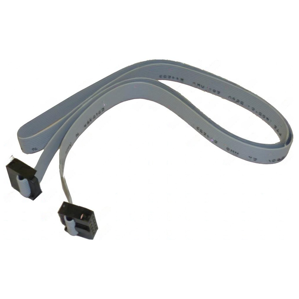 Plochý šedý kabel s černými konektory na obou koncích