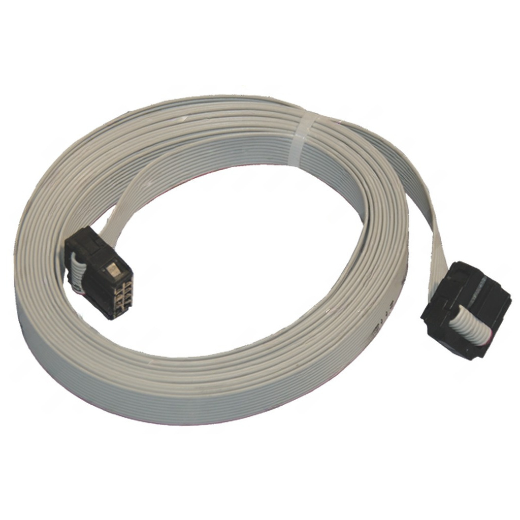 Stočený šedý plochý kabel s černými konektory na obou koncích