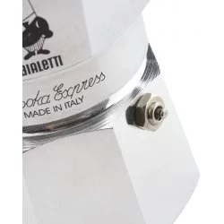 Detail na bezpečnostní ventil Bialetti moka konvičky
