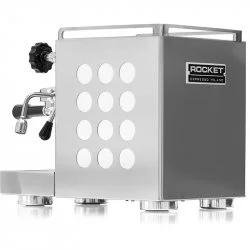 Kompaktní bílý domácí pákový kávovar Rocket Espresso Appartamento s jednou pákou pro přípravu espressa.