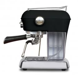 Pákový kávovar Ascaso Dream ONE v barvě Dark Black s parní tryskou pro snadné přípravy horké páry a pěnění mléka.