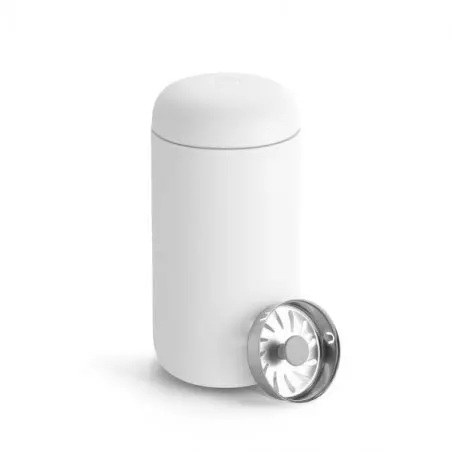 Bílý termohrnek Fellow Carter Move Mug o objemu 355 ml, navržený pro ekologicky uvědomělé cestovatele.