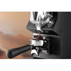 Espressový mlýnek na kávu Victoria Arduino Mythos MY85 v černém provedení s integrovaným displejem.