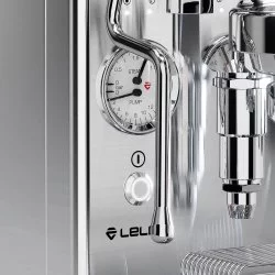 Domácí pákový kávovar Lelit Mara PL62X s denní kapacitou přípravy až 50 káv, ideální pro milovníky kvalitního espressa.