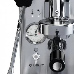 Domácí pákový kávovar Lelit Mara PL62X s bojlerem o objemu 1,8 litru.