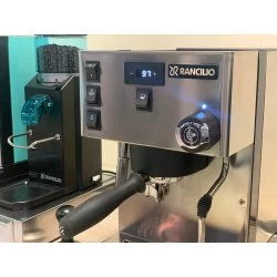 Pákový kávovar Rancilio Silvia PRO určený pro domácí použití značky Rancilio.