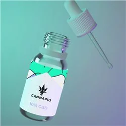 Láhev Cannapio CBD Medical 10% přírodního full-spectrum oleje o objemu 10 ml.