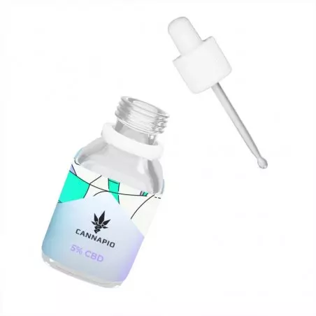 Láhev CBD Vita 5% od Cannapio, přírodní full-spectrum olej o objemu 30 ml, vhodný pro podporu celkového zdraví.