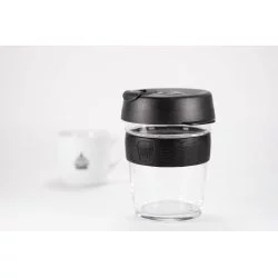 Skleněný thermo hrnek s černým víckem a černým gumovým držákem o objemu 340 ml s šálkem Lázeňské kávy