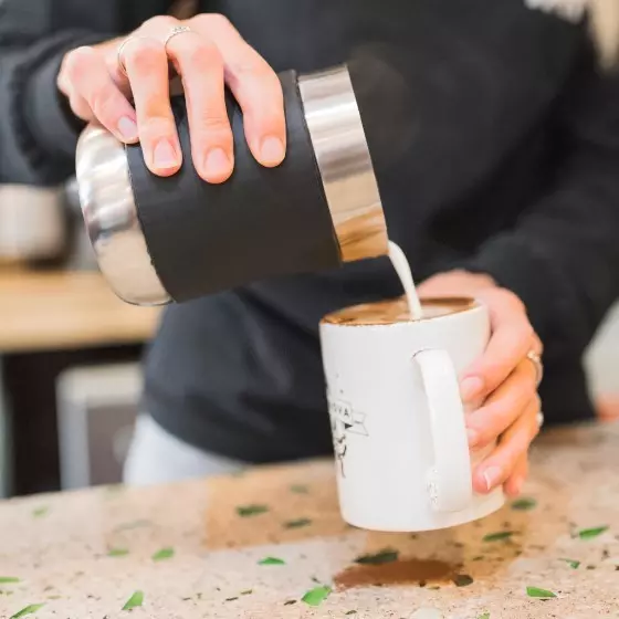 Barista & Co Shorty Steel 600ml konvička na mléko | Lázeňská káva