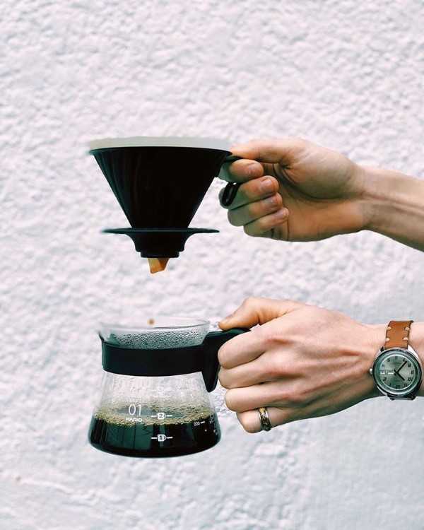 Dripper Hario V60-02 ocelový černý matný | Lázeňská káva