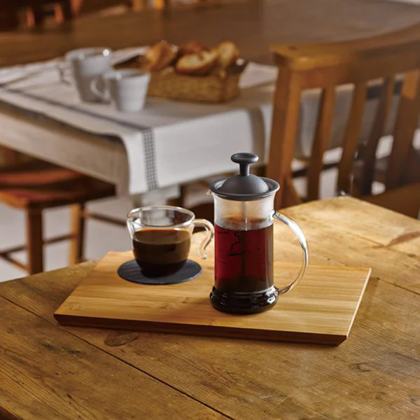 Konvice na čaj Hario Aisne o objemu 220 ml s uchem. Ideální pro přípravu čaje pro jednoho nebo dva. Vyrobeno z kvalitního skla a