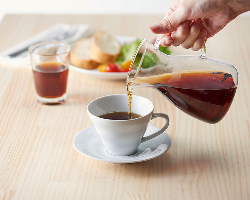 Kupte si moderní černou moka konvici Hario Fit V60 Drip o objemu 1200 ml. Ideální pro přípravu kávy pomocí metody V60 Drip. Vych