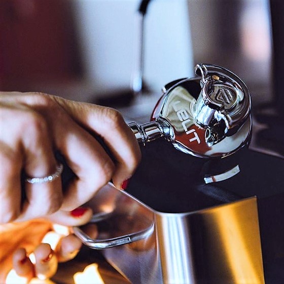 Příslušenství pro domácí pákový kávovar Lelit.