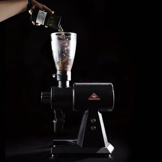 Mlýnek Mahlkönig EK43S v černé barvě.