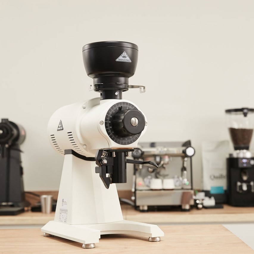 Mlýnek Mahlkönig EK43S v bílé barvě.