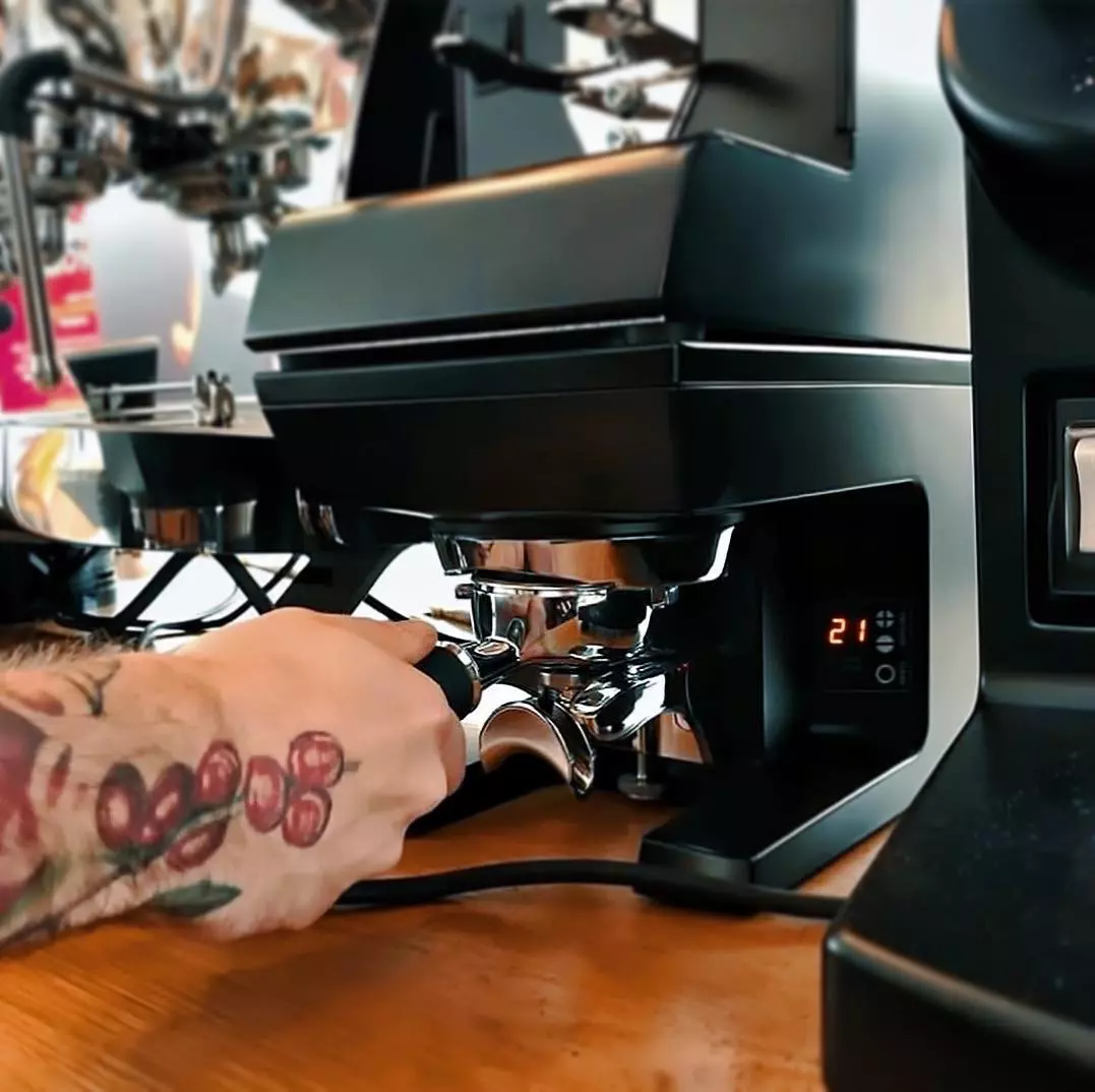 Automatický tamper Puqpress M2 pro Mythos | Lázeňská káva