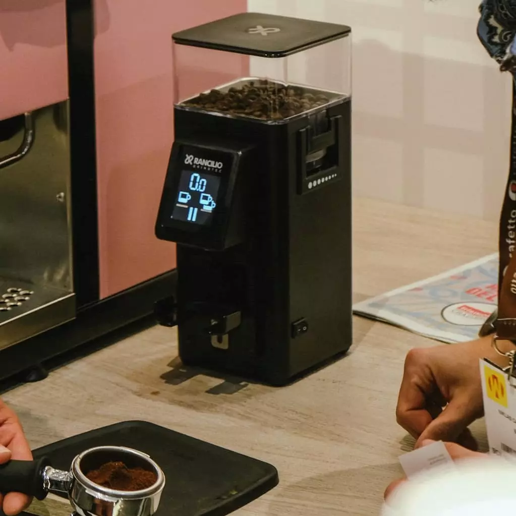 Rancilio STILE – univerzální elektrický mlýnek, bílý | Lázeňská káva