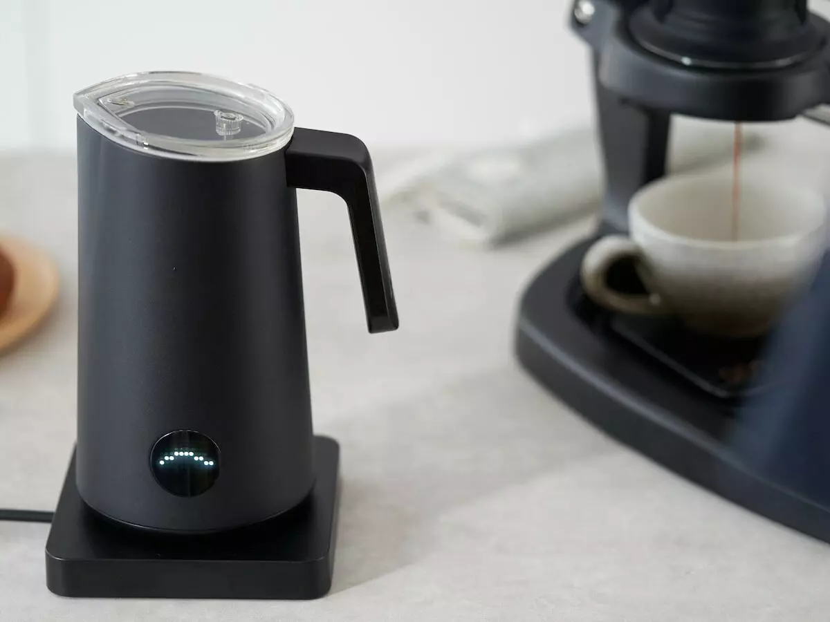 Automatický napěňovač mléka Nanofoamer PRO | Lázeňská káva