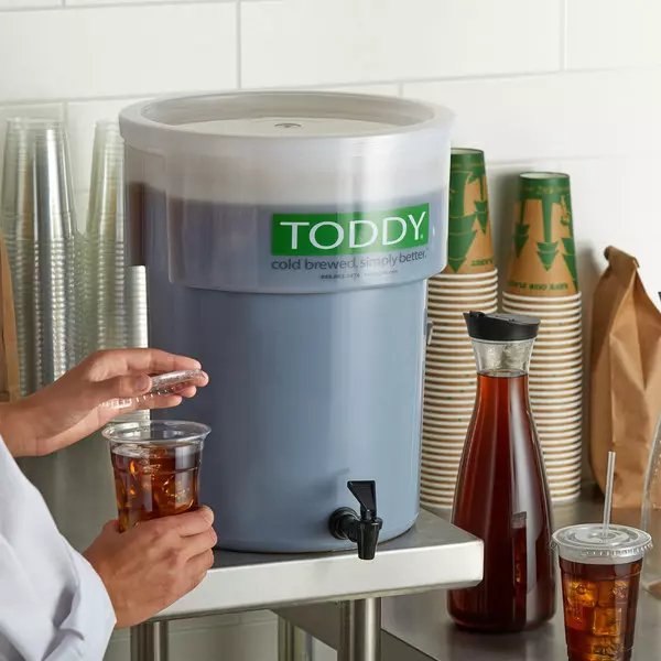 Toddy Commercial Cold Brewing System | Lázeňská káva