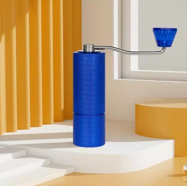 modrý ruční mlýnek od Timemore model C2