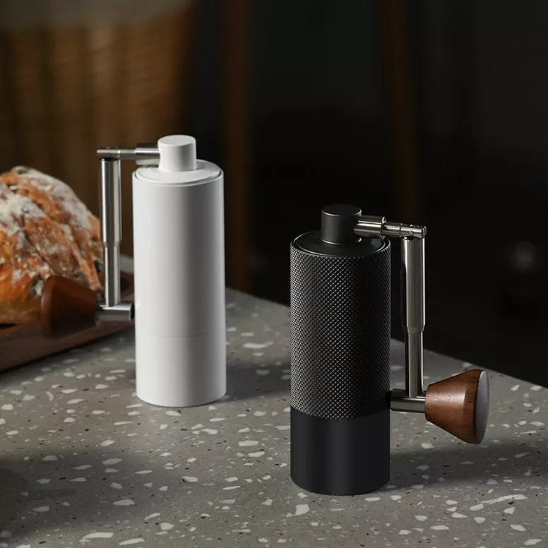 Černý ruční mini mlýnek – Timemore Nano 3 | Lázeňská káva