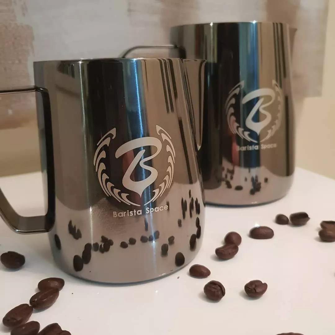 Barista Space Sandy Black 350 ml konvička na mléko | Lázeňská káva