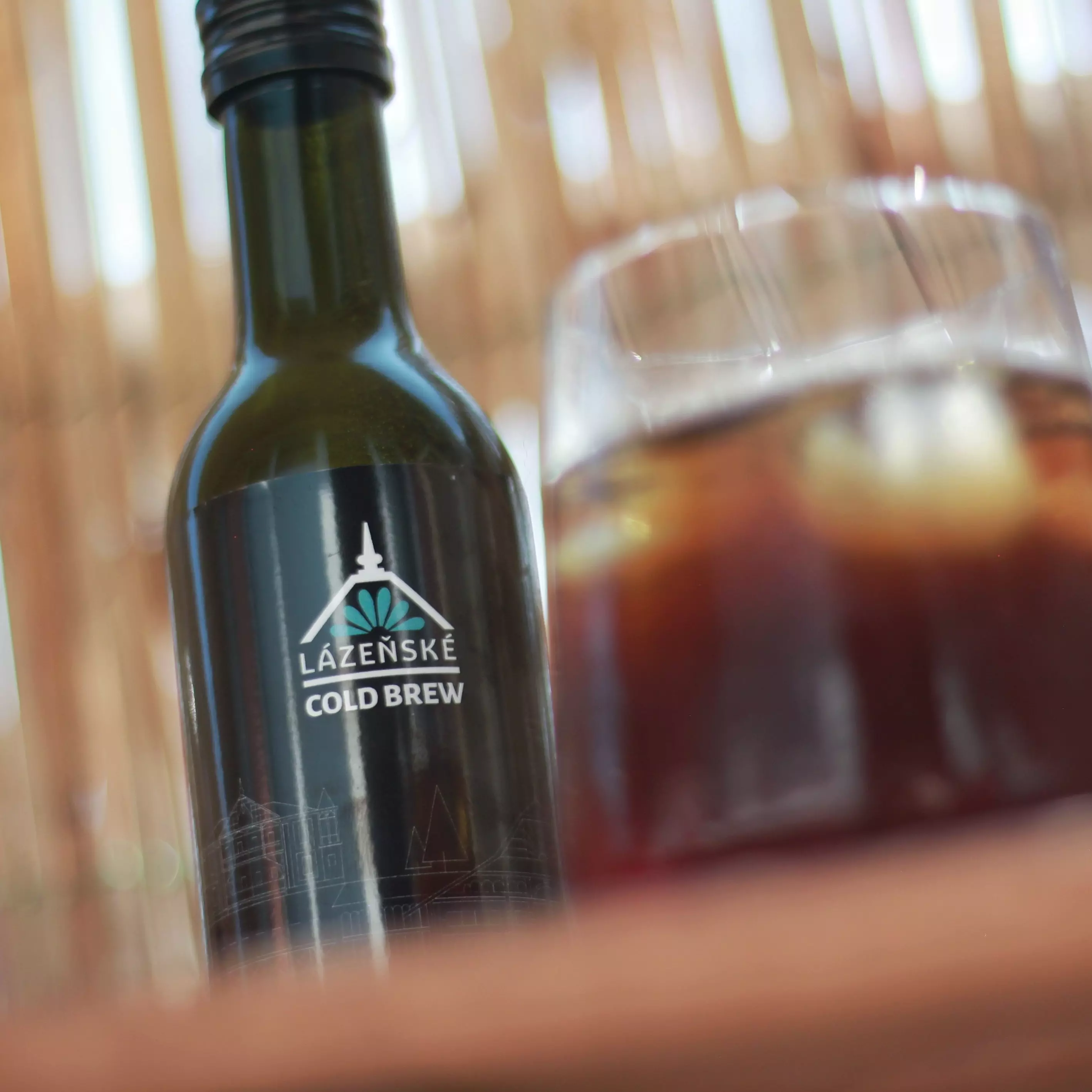 Láhev Cold Brew z české pražírny Lázeňská káva.
